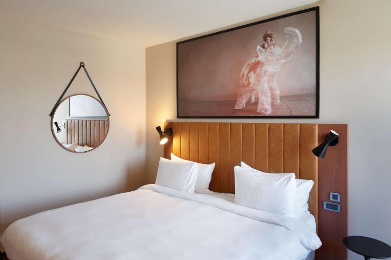 Standard Room image 4
