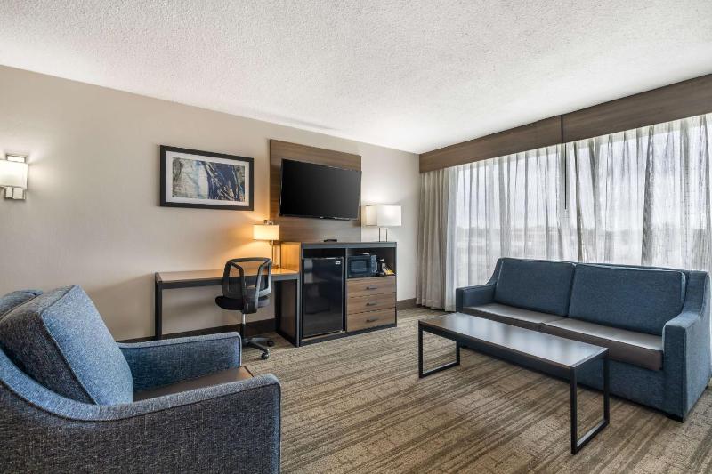 King Room with Sofa Bed - Non-Smoking image 3