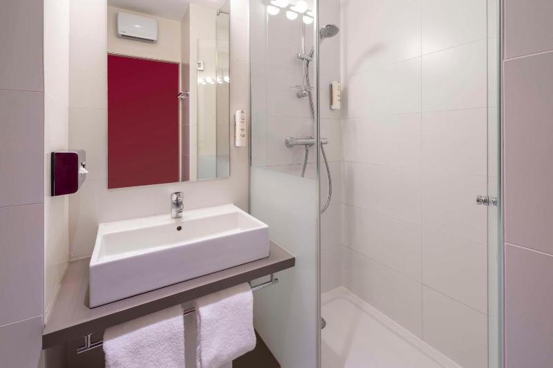Chambre Familiale Supérieure lit double et sofa 2 pers. non fumeur image 3
