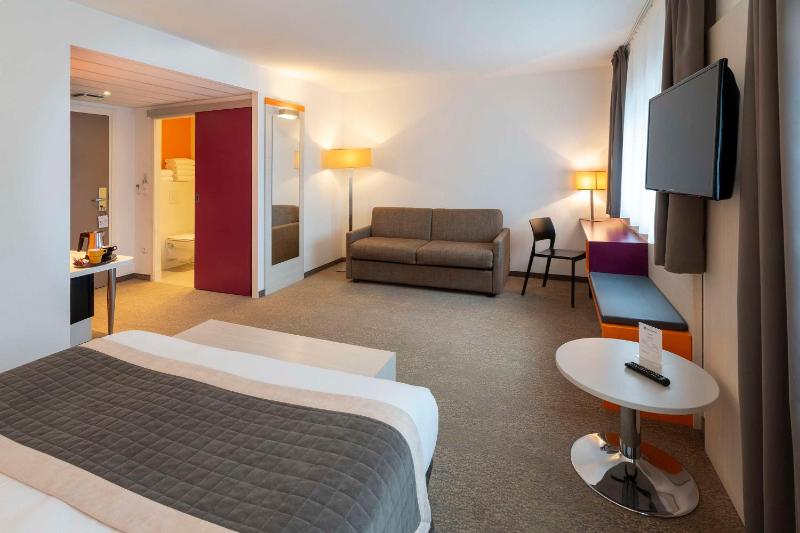 Chambre Familiale Supérieure lit double et sofa 2 pers. non fumeur image 1