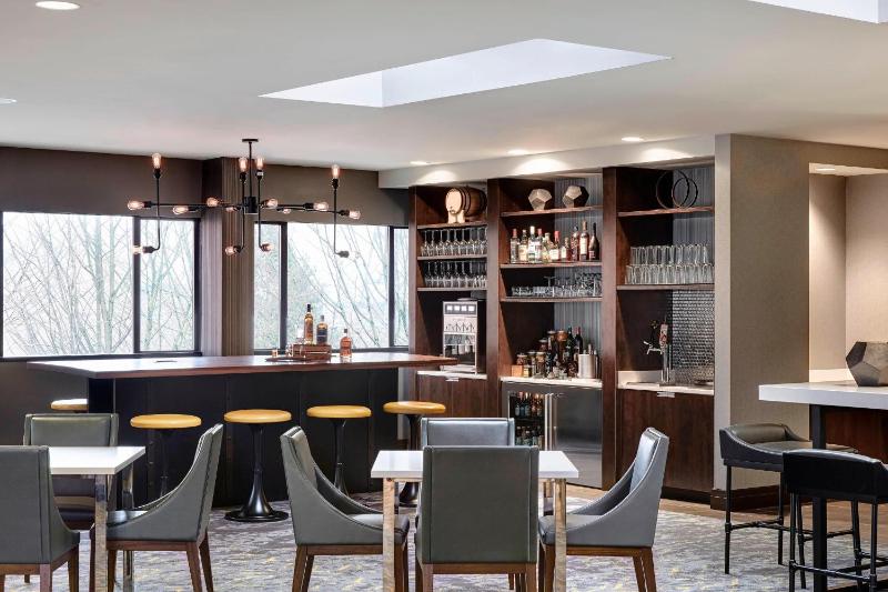 Club Room image 4
