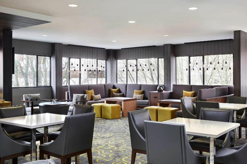 Club Room image 3