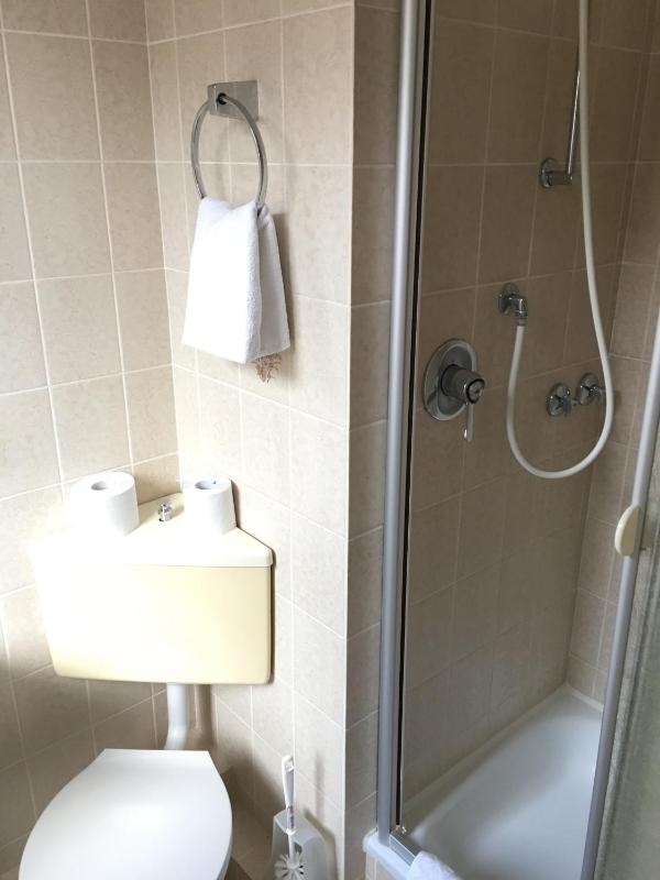 Single Room image 3