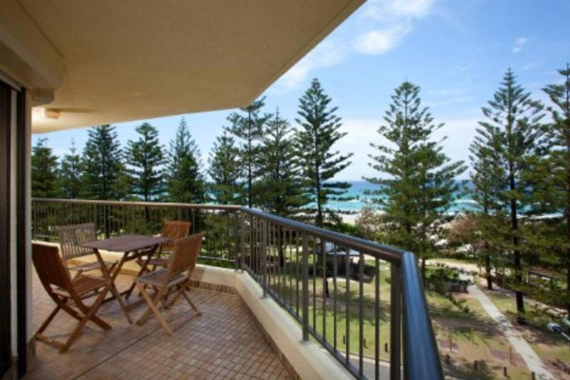 Mahana! Burleigh 70's Style 2Bed Apartment - image 8