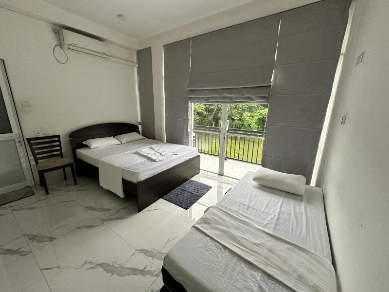 Varsity Villa - image 13