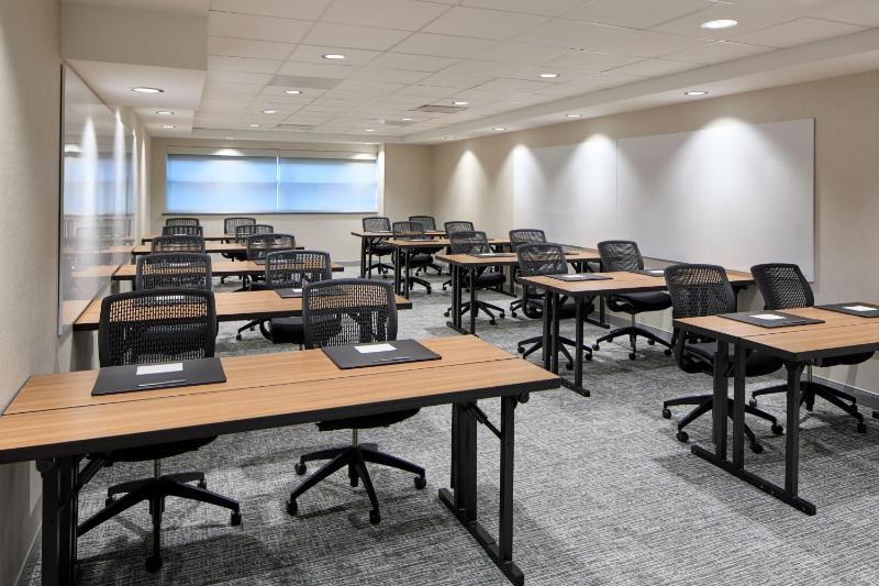 Courtyard by Marriott Detroit Downtown - image 42