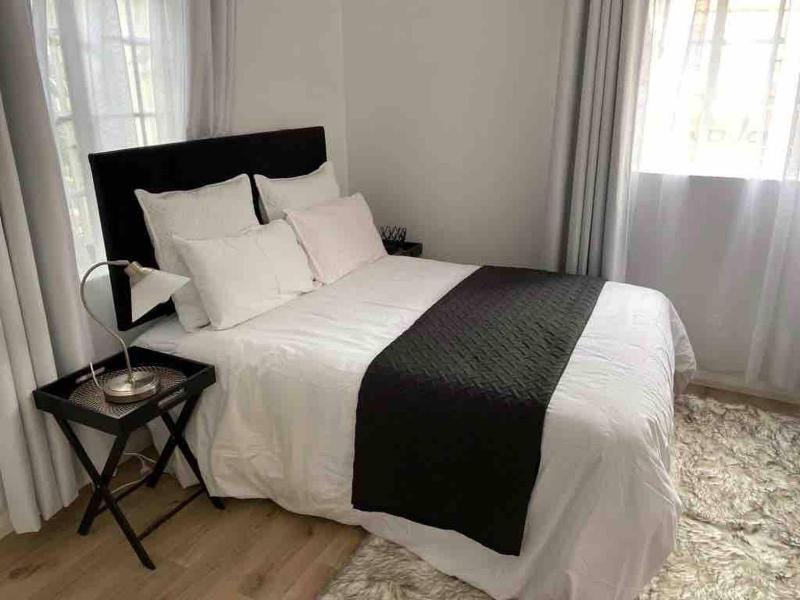 Charming Executive Studio Solar power WiFi - image 2