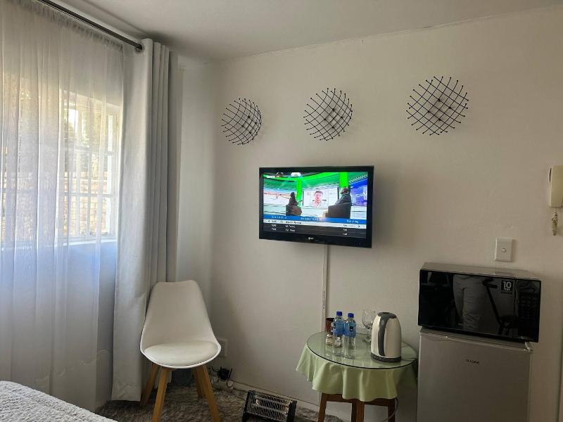 Charming Executive Studio Solar power WiFi - image 14