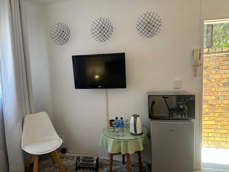 Charming Executive Studio Solar power WiFi - image 7
