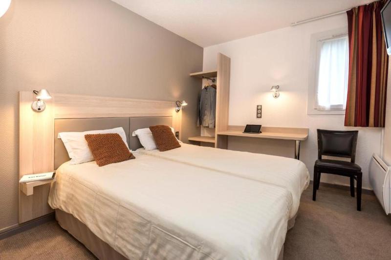 Twin Room image 1