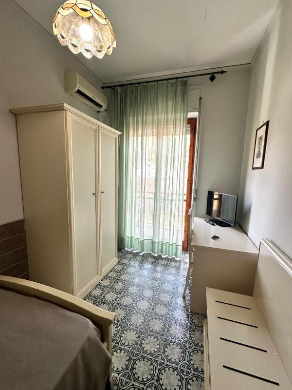 Single Room image 4