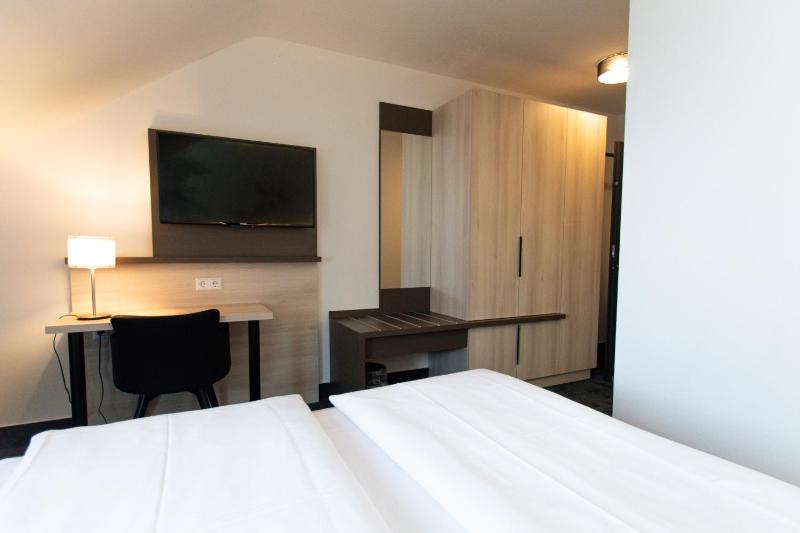 Standard Double Room image 4