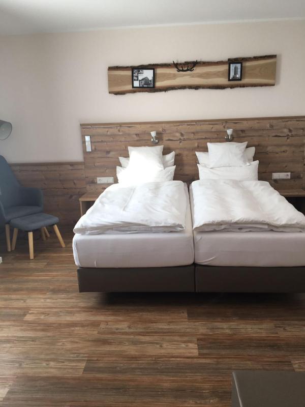 Classic Double Room with Balcony image 4