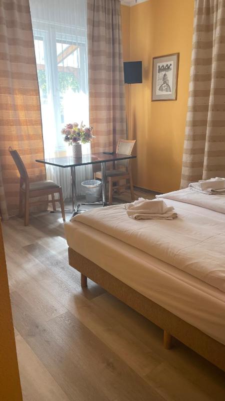 Double or Twin Room image 3