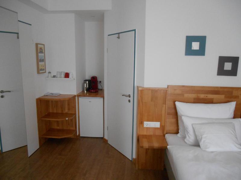 Standard Single Room image 4
