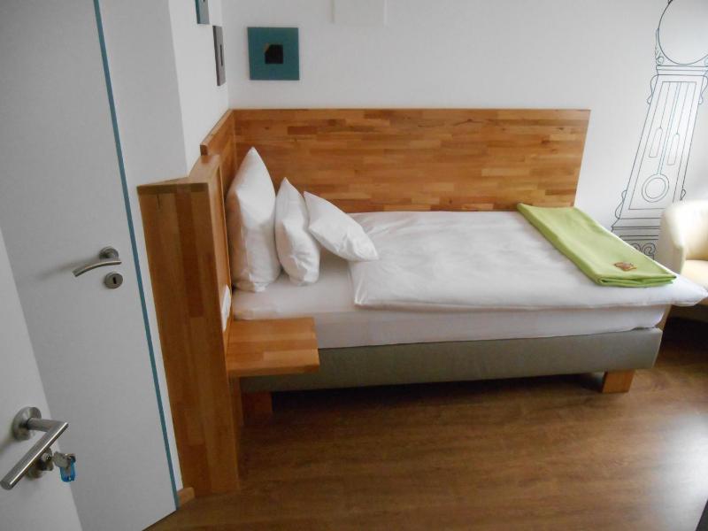Standard Single Room image 3