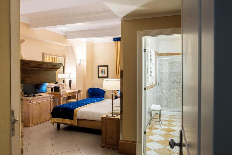 Superior Double Room image 1