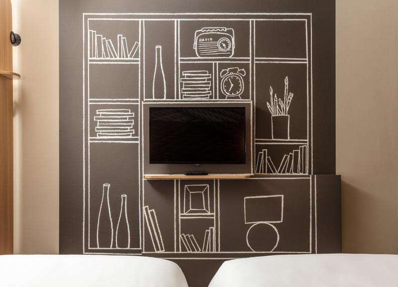 Standard Twin Room image 3