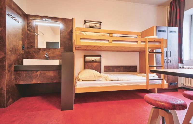 Single Room with Shared Bathroom image 1