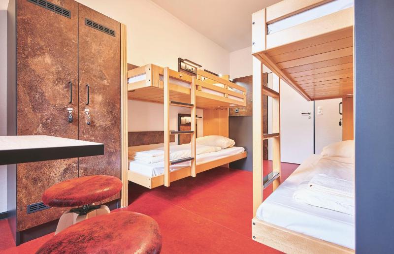 Double Room with Shared Bathroom image 3