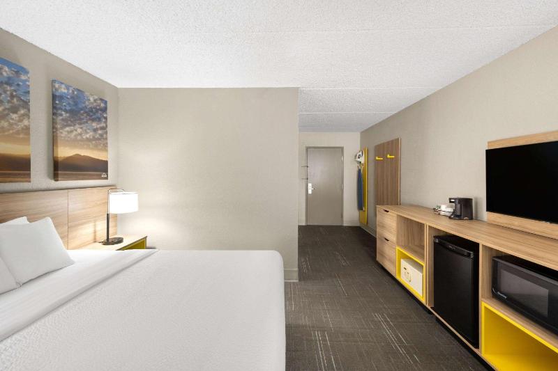 King Room - Non-Smoking image 4