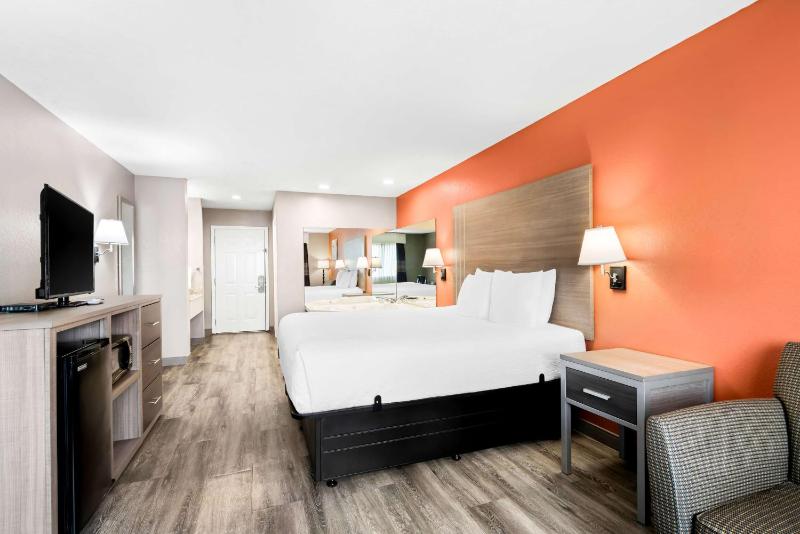 King Room with Spa Bath - Non-Smoking image 3