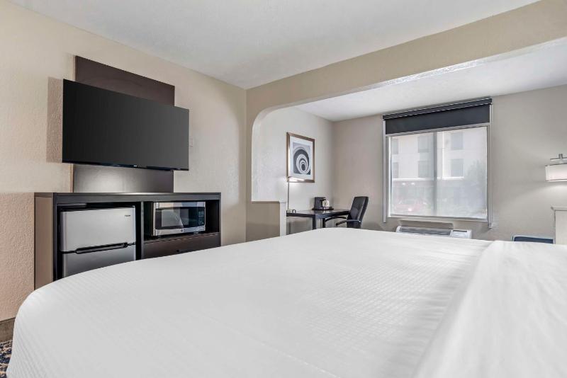 King Suite with Sofa Bed - Non-Smoking image 1