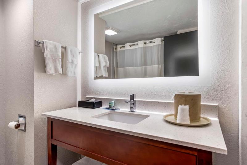King Room with Spa Bath - Non-Smoking image 3