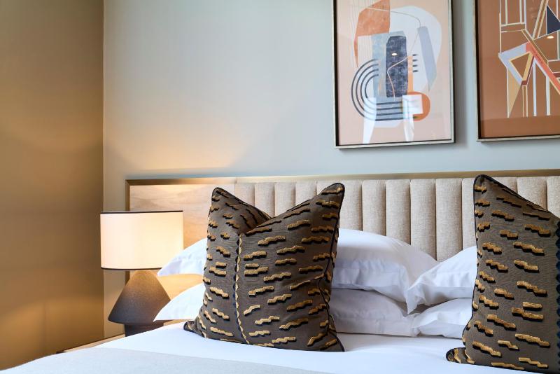 Luxury One Bedroom Apartment with Sofa Bed image 4