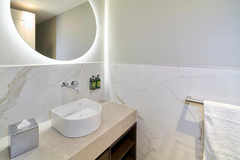 Deluxe Loft Open Plan One Bedroom with Sofa Bed image 3