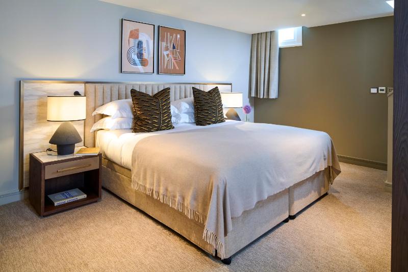 Deluxe Loft Open Plan One Bedroom with Sofa Bed image 4