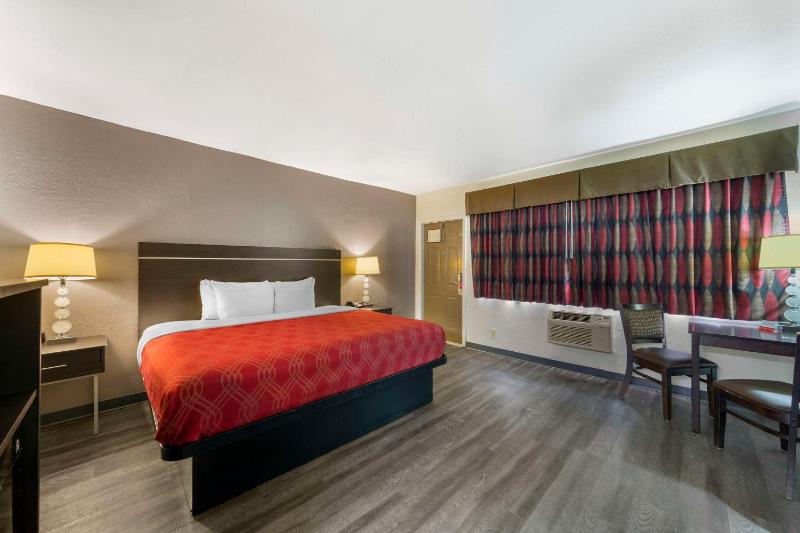 King Room - Non-Smoking image 3