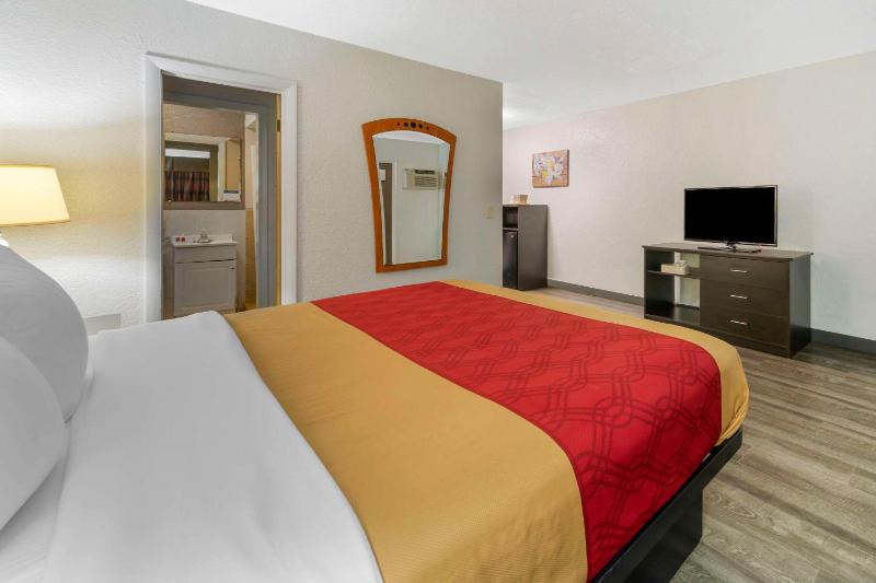 Fort Lauderdale Gardens Inn & Suites - image 2