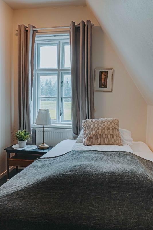 Single Room with Shared Bathroom image 1
