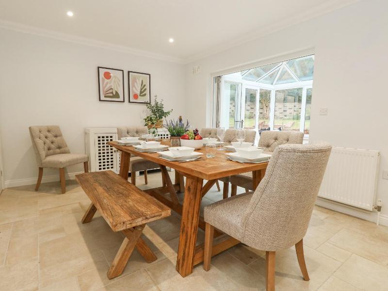 Sunningdale Rise - image 31