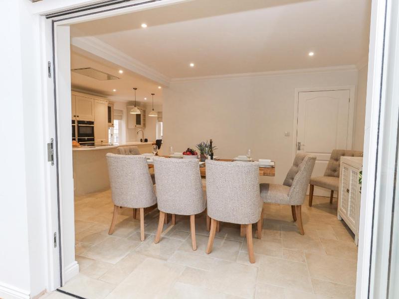 Sunningdale Rise - image 32