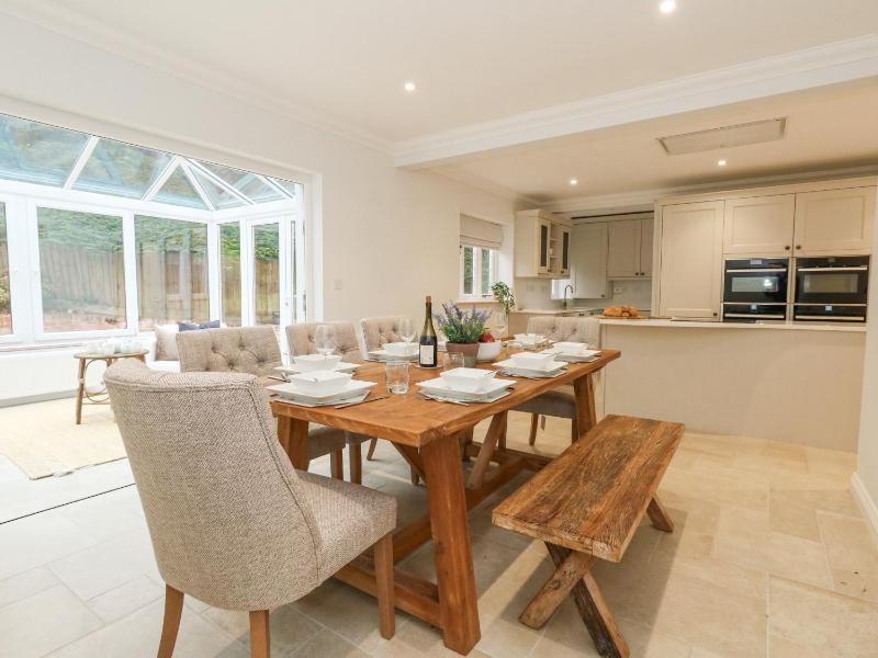 Sunningdale Rise - image 43