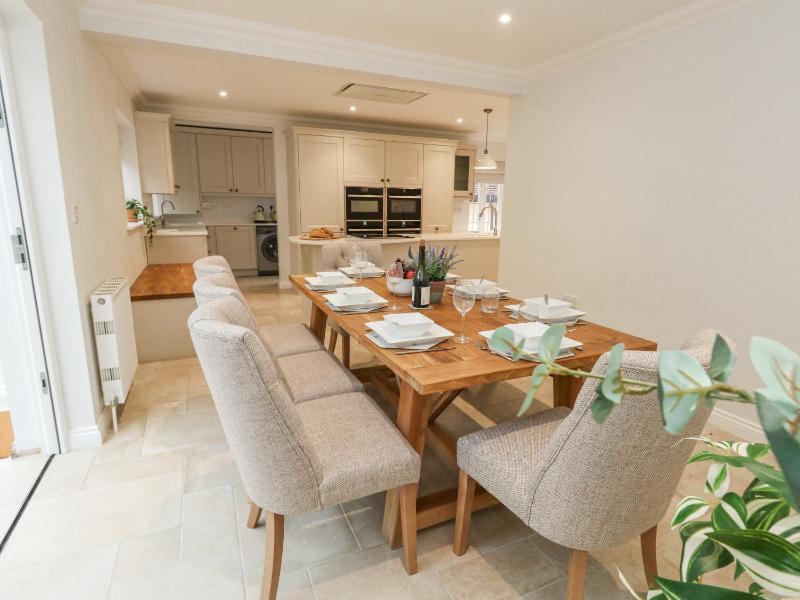 Sunningdale Rise - image 6