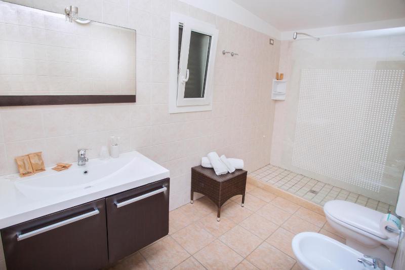 Superior Bungalow image 3