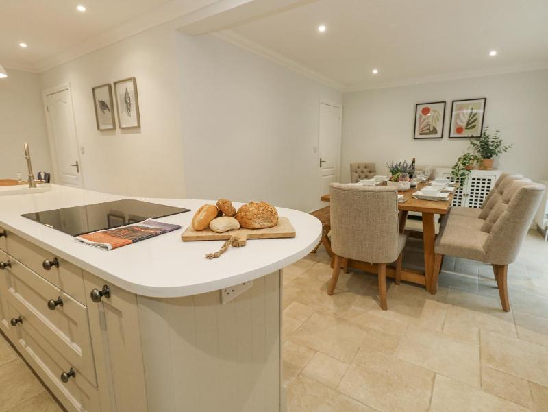 Sunningdale Rise - image 40