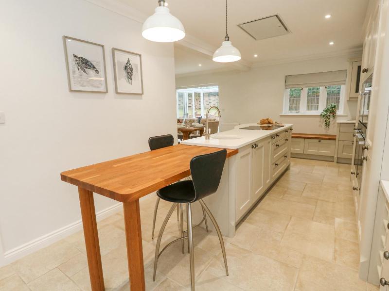 Sunningdale Rise - image 26