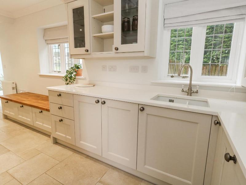 Sunningdale Rise - image 25