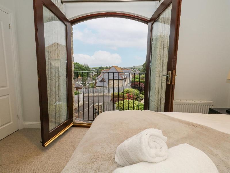 Sunningdale Rise - image 24