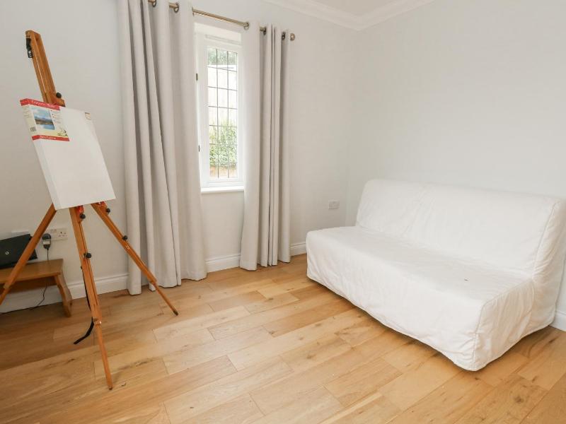 Sunningdale Rise - image 33