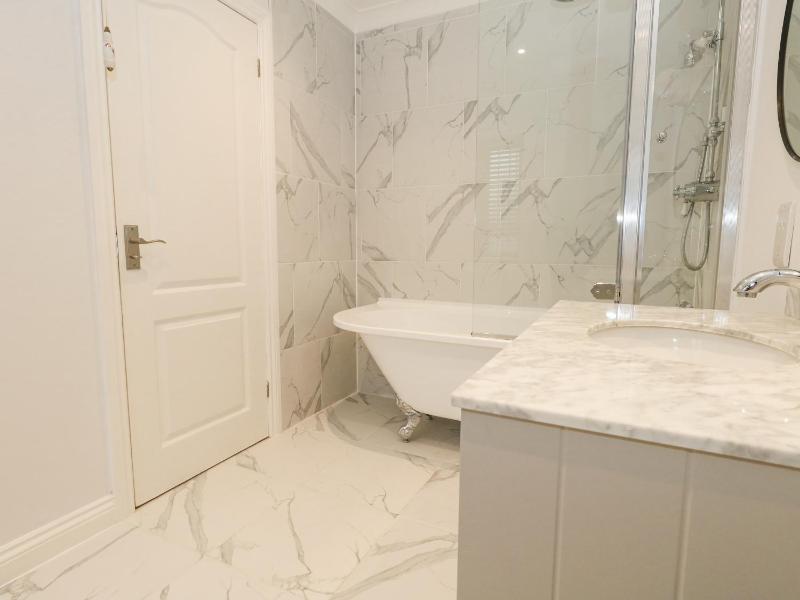 Sunningdale Rise - image 13