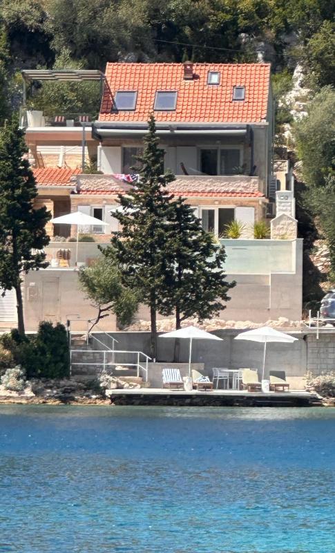 Villa Sea La Vie Seafront Location 4 Bedrooms Sea Access - image 38