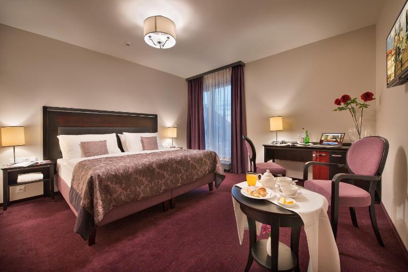 Double Room with Balcony image 1