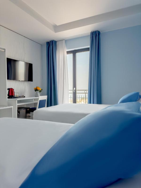 Classic Quadruple Room image 2