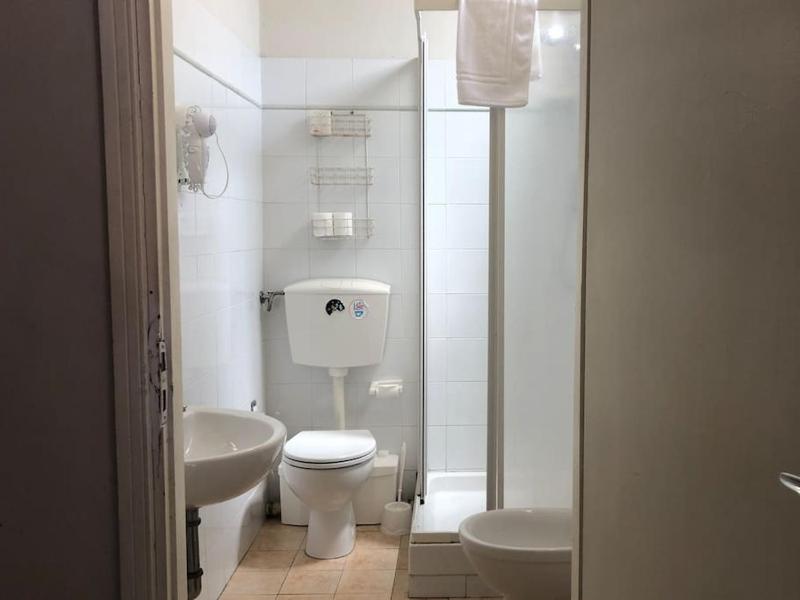 Double Room image 3