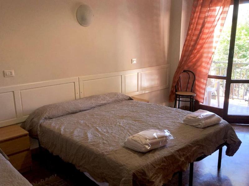Double or Twin Room image 4
